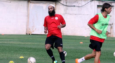 יאיר כהן-צדק וקובי חסן באימון הראשון של העונה (יניב גונן) יאיר כהן-צדק וקובי חסן באימון הראשון של העונה (יניב גונן)