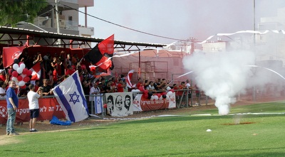 רימון עשן. קרנבל באימון הפתיחה (יניב גונן) רימון עשן. קרנבל באימון הפתיחה (יניב גונן)