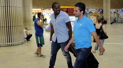 אפולה אדל. השוער מאמין שאפשר לבנות קבוצה גדולה בהפועל ת&qout;א (יניב גונן)