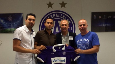 עומר דמארי עם סוכניו גלעד קצב ואדם קידן יחד עם המנהל המקצועי של וינה, תומאס פריץ (מערכת ONE) עומר דמארי עם סוכניו גלעד קצב ואדם קידן יחד עם המנהל המקצועי של וינה, תומאס פריץ (מערכת ONE)