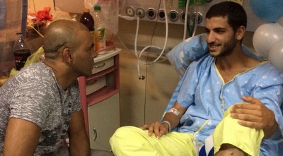 אייל גולן במהלך הביקור בבית חולים סורוקה (מערכת ONE) אייל גולן במהלך הביקור בבית חולים סורוקה (מערכת ONE)