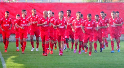 שחקני הפועל ת&qout;א באימון (משה חרמון)