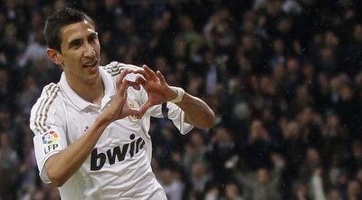 אנחל די מריה חוגג. בדרך לאולד טראפורד (רויטרס)