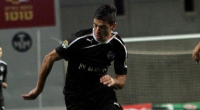 אופיר מזרחי עם הכדור (חגי ניזרי) אופיר מזרחי עם הכדור (חגי ניזרי)