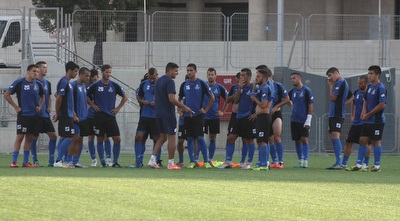 שחקני הפועל פ&qout;ת מתאמנים (מערכת ONE)