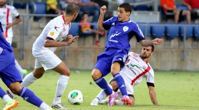 עמיר עגייב עם הכדור (יניב גונן)