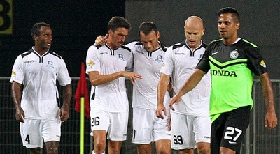 שחקני עכו חוגגים (רדאד ג´בארה) שחקני עכו חוגגים (רדאד ג´בארה)