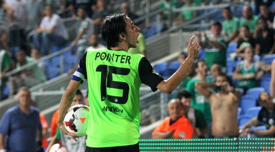 בניון מתעמת עם האוהד (רדאד ג´בארה) בניון מתעמת עם האוהד (רדאד ג´בארה)