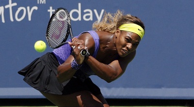 סרינה מגיעה לעוד כדור קשה (רויטרס) סרינה מגיעה לעוד כדור קשה (רויטרס)