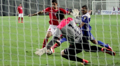 מליקסון מחמיץ מול קאלה (יניב גונן)