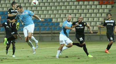 האדזיץ´ מביט על הכדור. הוחלף בגלל פציעה  (עמית מצפה)