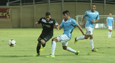 אדריאן רוצ´ט מנסה להשתלט על הכדור (עמית מצפה)