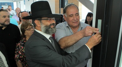 יונה יהב בטקס קביעת המזוזה (עמית מצפה)