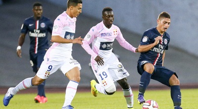 מרקו וראטי מנסה לשמור על הכדור (רויטרס)