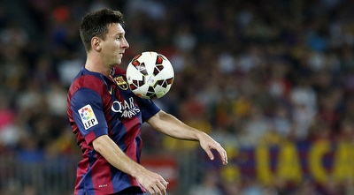 מסי משתלט על הכדור. רוצים לסקר אותו? (רויטרס)