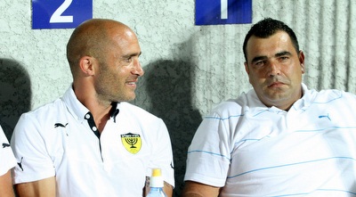 קורצקי ואוזן (חגי ניזרי) קורצקי ואוזן (חגי ניזרי)