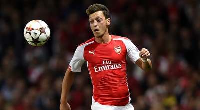 אוזיל עם הכדור (רויטרס)