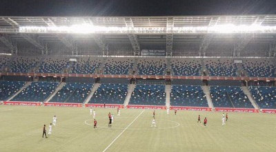 מבט על הדשא ממרכז היציע המערבי (אופק מזרחי)