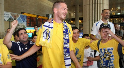 לינהארט מקבל תמיכה (רדאד ג´בארה) לינהארט מקבל תמיכה (רדאד ג´בארה)