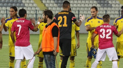 שחקני מכבי ואסטרס לפני המשחק (האתר הרשמי של מכבי ת&qout;א) שחקני מכבי ואסטרס לפני המשחק (האתר הרשמי של מכבי ת&qout;א)