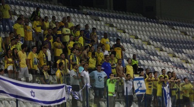 אוהדי מכבי ביציע (האתר הרשמי של מכבי ת&qout;א) אוהדי מכבי ביציע (האתר הרשמי של מכבי ת&qout;א)