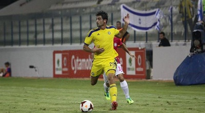 עומרי בן הרוש פורץ (הפייסבק של מכבי ת&qout;א) עומרי בן הרוש פורץ (הפייסבק של מכבי ת&qout;א)