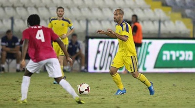 גל אלברמן מחפש חבר פנוי (הפייסבק של מכבי ת&qout;א) (מערכת ONE)