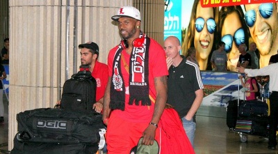 דונטה סמית´ עם האוהדים (משה חרמון)