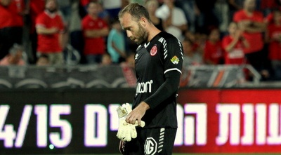 עמוס יורד מהדשא (יניב גונן) עמוס יורד מהדשא (יניב גונן)