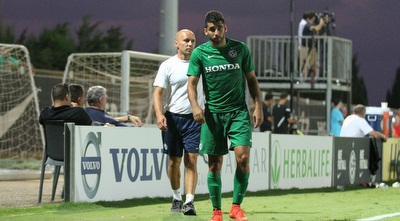 עזרא הפצוע יורד מהמגרש (רדאד ג´בארה)