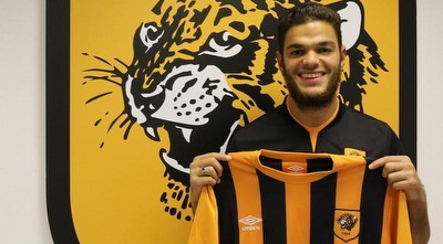 חאתם בן ארפה עם החולצה של האל (מערכת ONE) חאתם בן ארפה עם החולצה של האל (מערכת ONE)