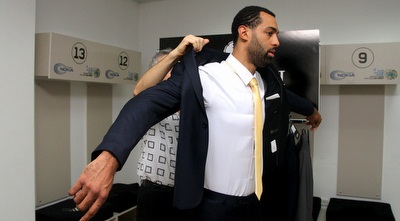 רנדל בחליפה (רדאד ג´בארה) רנדל בחליפה (רדאד ג´בארה)