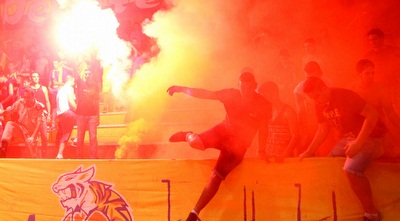 הקהל של הפועל חולון (רדאד ג´בארה)