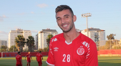 סארי פאלח באימון בכורה בהפועל ת&qout;א. יפתח על הספסל סארי פאלח באימון בכורה בהפועל ת&qout;א. יפתח על הספסל