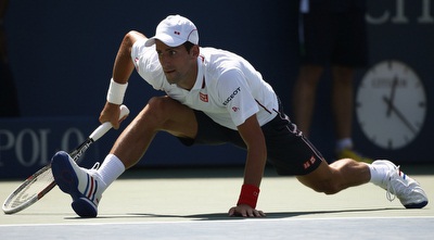 נובאק ג´וקוביץ´ מתמתח (רויטרס) נובאק ג´וקוביץ´ מתמתח (רויטרס)