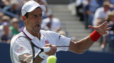 נובאק ג´וקוביץ´ בפוזה מעניינת (רויטרס) נובאק ג´וקוביץ´ בפוזה מעניינת (רויטרס)