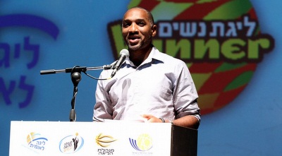 דרק שארפ. עזב את הצהובים וחזר לארה&qout;ב (חגי ניזרי)