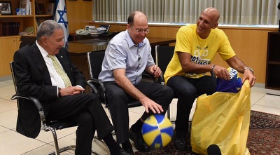 יעלון מקפיץ (אלון בסון, משרד הבטחון)