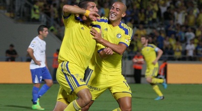 בן חיים חוגג עם טיבי (משה חרמון)