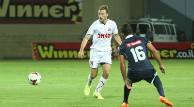 עומר ורד מוסר במהלך המשחק מול עכו (עמית מצפה) עומר ורד מוסר במהלך המשחק מול עכו (עמית מצפה)