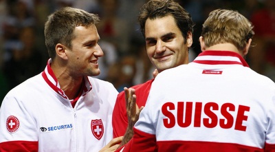 רוג´ר פדרר חוגג עם חבריו (רויטרס)