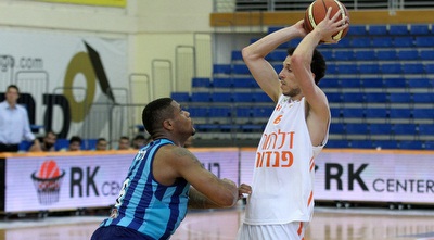 נייט מילר שומע על ניצן חנוכי (רדאד ג´בארה)