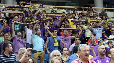 אוהדי חולון (אורן בן חקון)