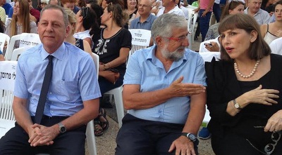 כרמי, מצנע ולבנת בטקס (לירון שרון) כרמי, מצנע ולבנת בטקס (לירון שרון)