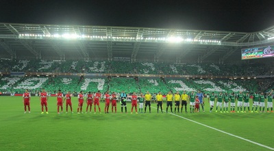 שחקני הקבוצות לפני הפתיחה (עמית מצפה)