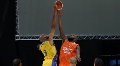 טיוס וטוני איזלי (רדאד ג´בארה)