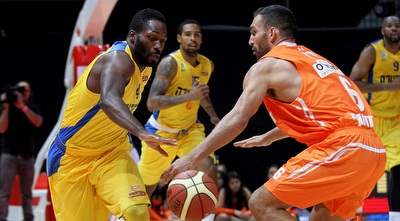 פארגו מנסה להגיע לכדור (רדאד ג´בארה)