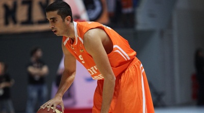 בוסטיין עם הכדור (אורן בן חקון)