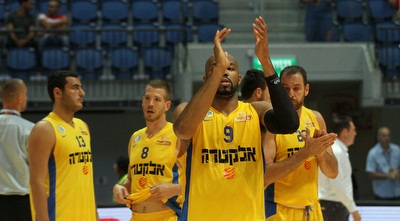 שחקני מכבי מודים לאוהדים (רדאד ג´בארה)