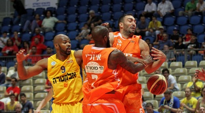 טיוס, טל דן ואיזלי (רדאד ג´בארה)